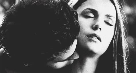 キスgif|Romantic Kiss GIFs